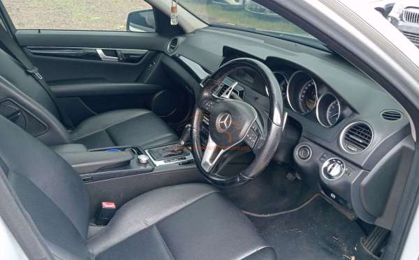 MERCEDES BENZ E 200