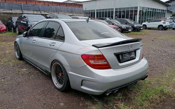 MERCEDES BENZ E 200