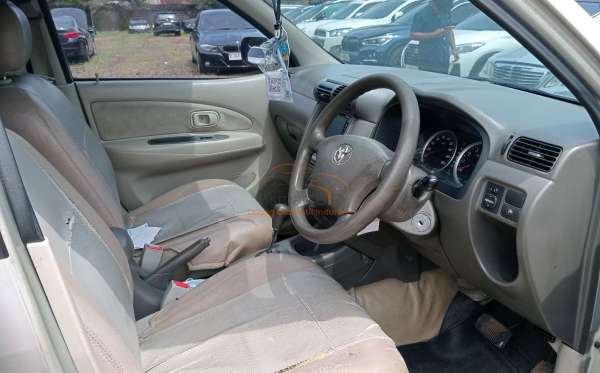 TOYOTA AVANZA 1.3 G