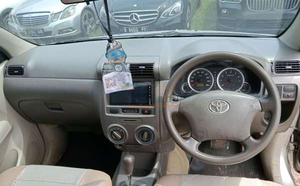 TOYOTA AVANZA 1.3 G