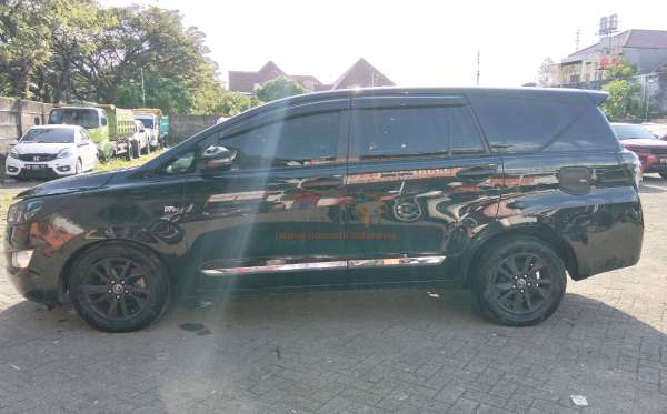TOYOTA INNOVA