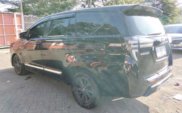 TOYOTA INNOVA
