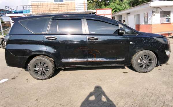 TOYOTA INNOVA