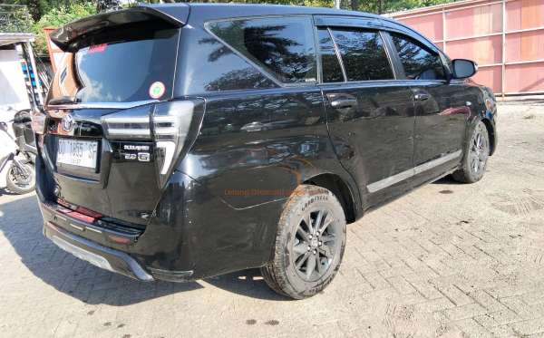 TOYOTA INNOVA