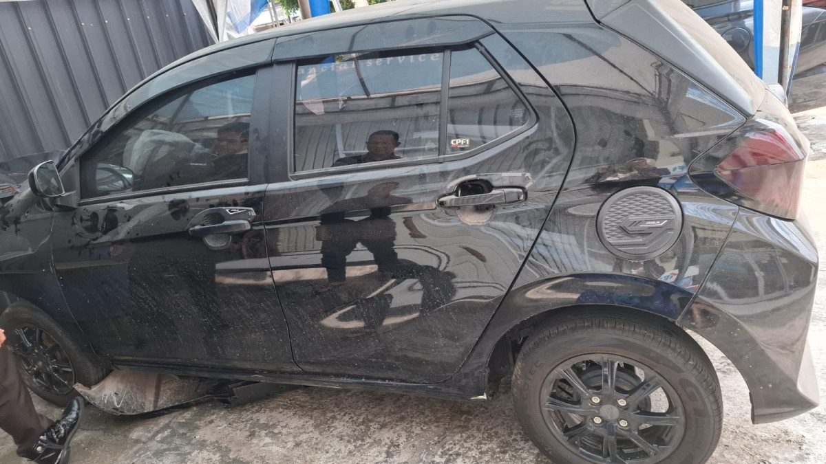 DAIHATSU  AYLA  1.0 M