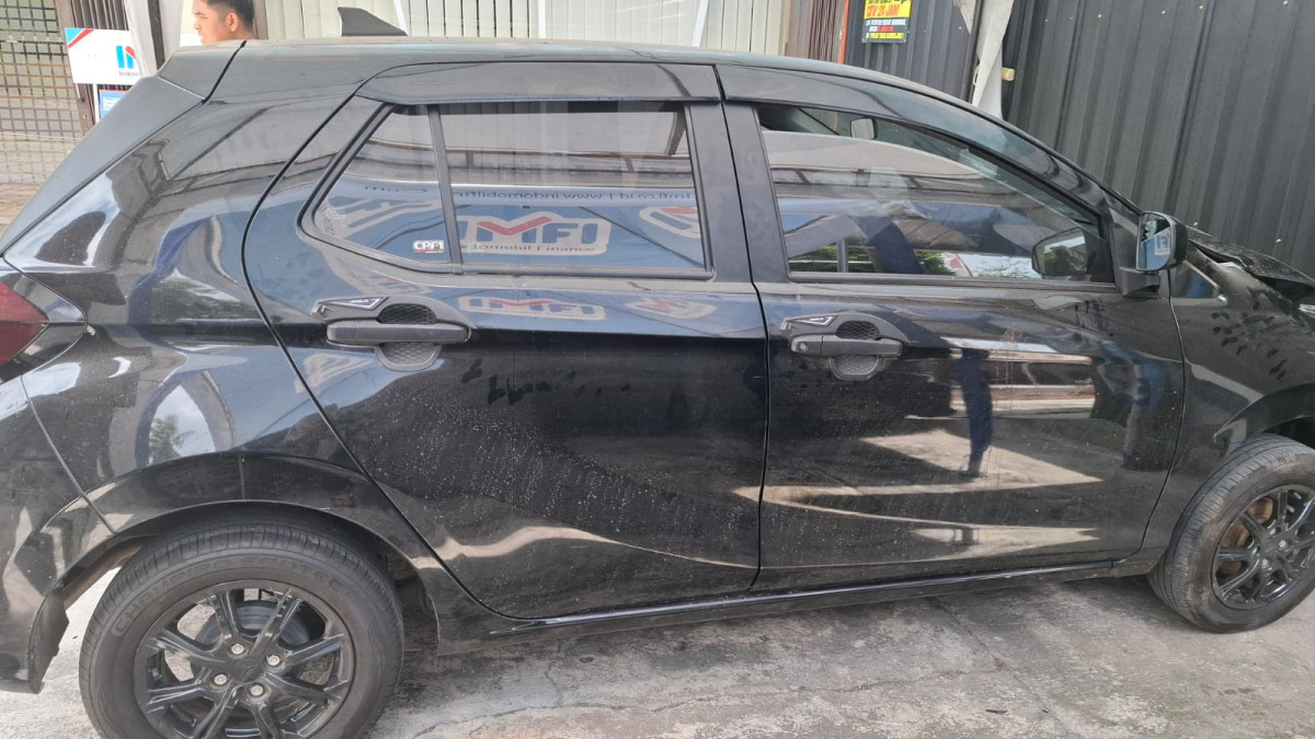 DAIHATSU  AYLA  1.0 M