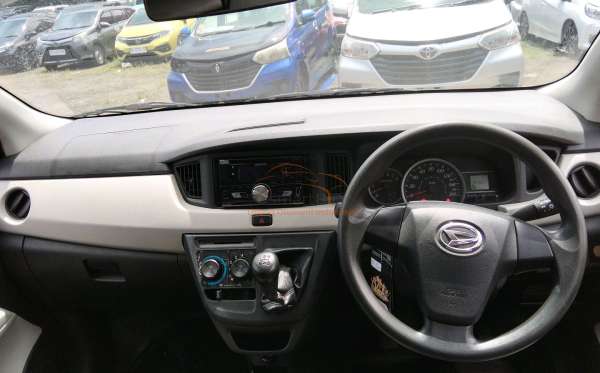 DAIHATSU  SIGRA  X