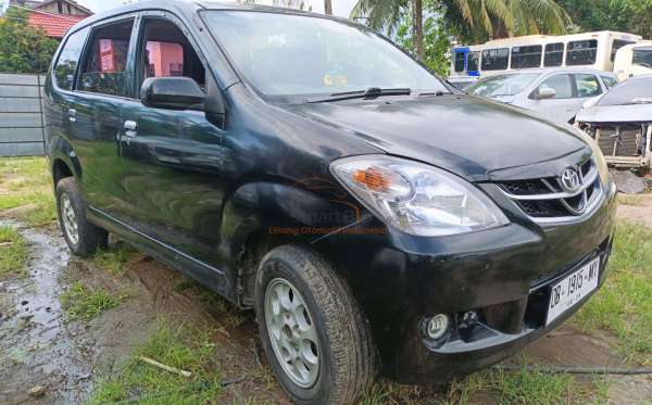 DAIHATSU  XENIA