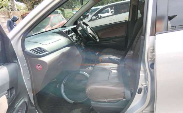 TOYOTA AVANZA