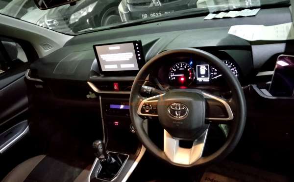 TOYOTA AVANZA