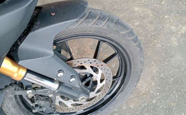 YAMAHA R15