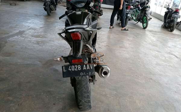 YAMAHA R15