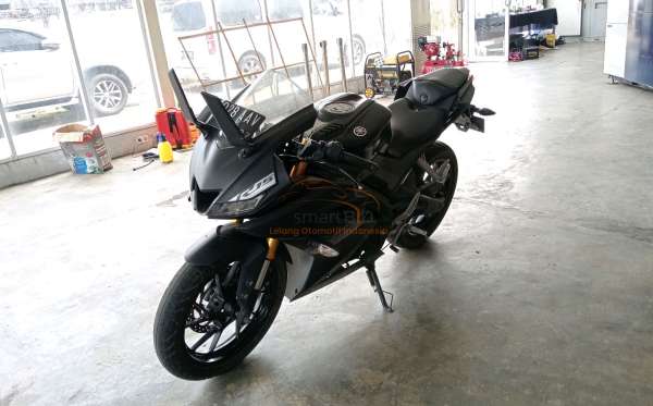 YAMAHA R15