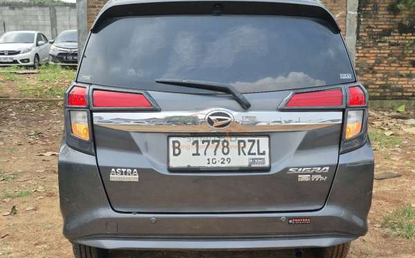 DAIHATSU SIGRA R