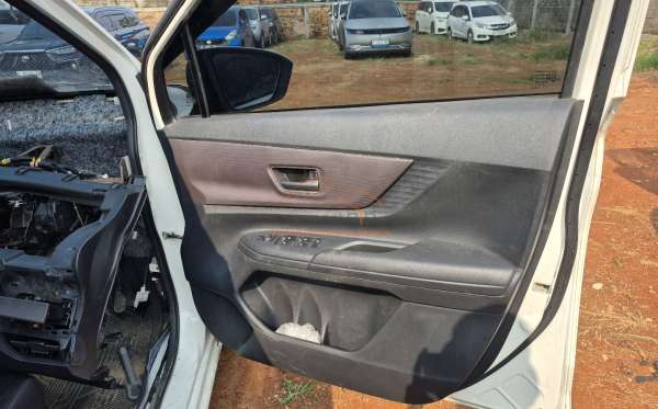 TOYOTA AVANZA E