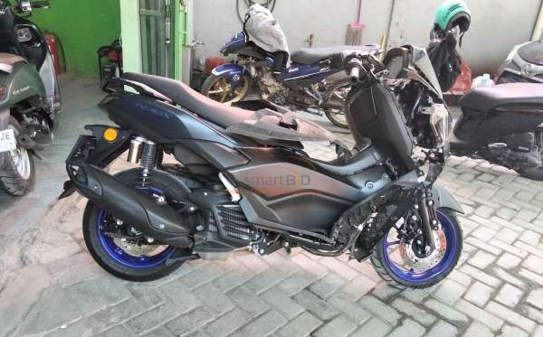 YAMAHA  NMAX
