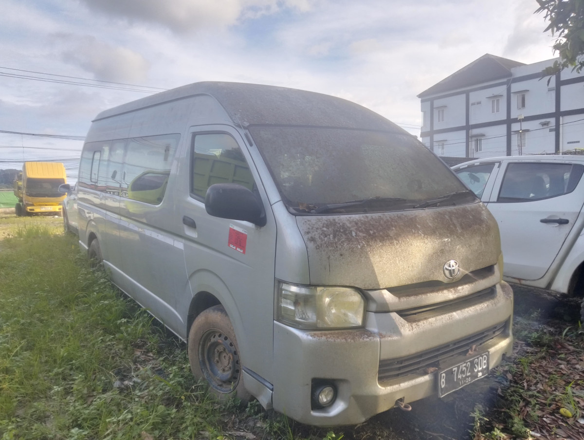 TOYOTA HI ACE