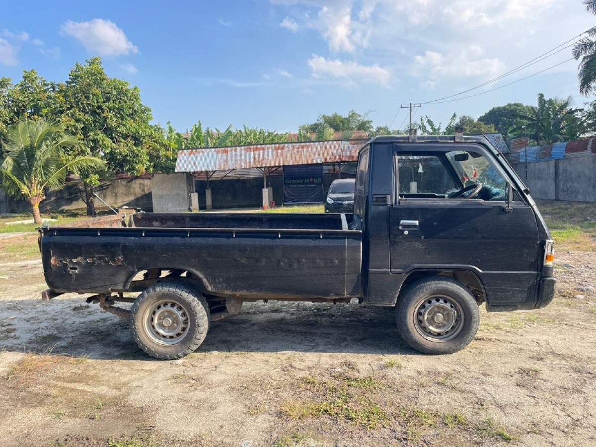 MITSUBISHI L 300  PU