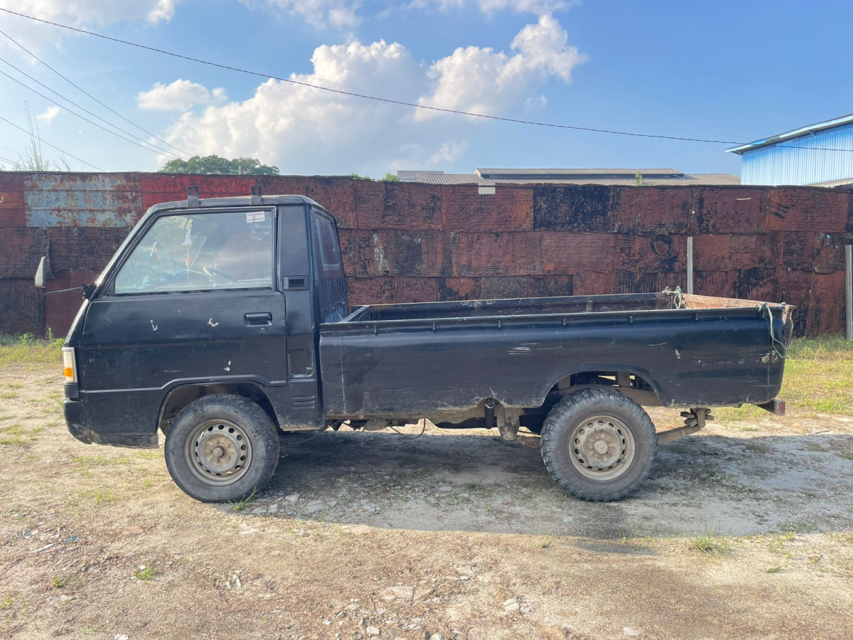 MITSUBISHI L 300  PU