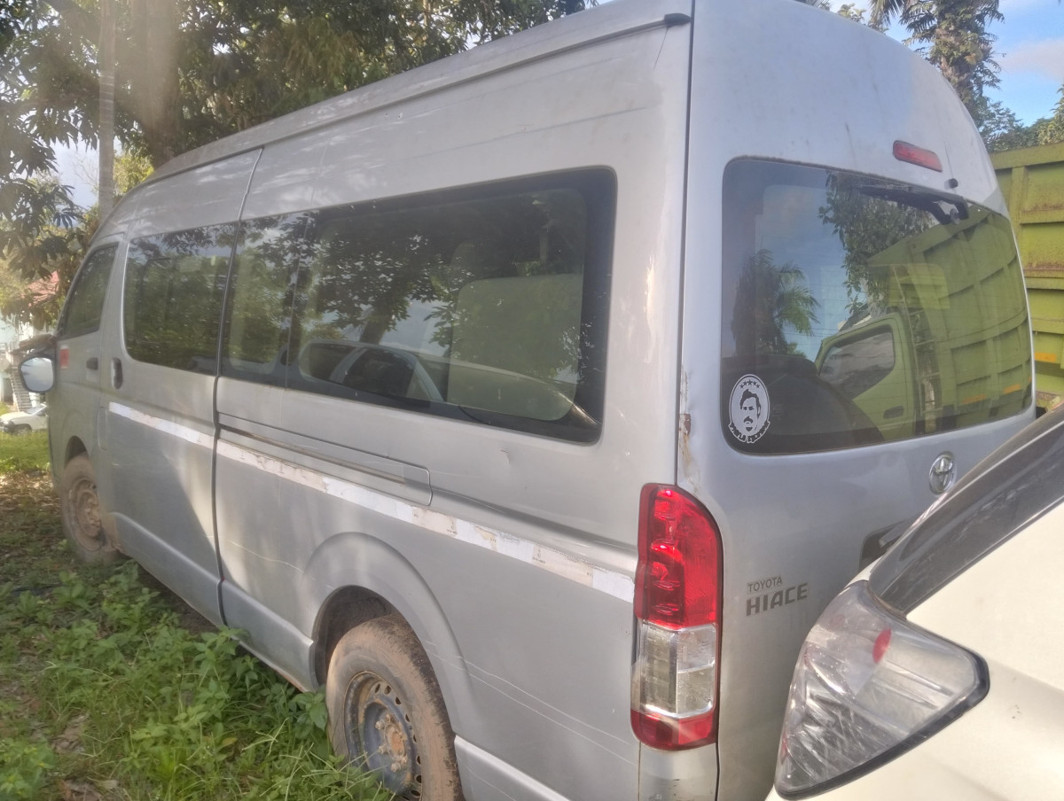 TOYOTA HI ACE