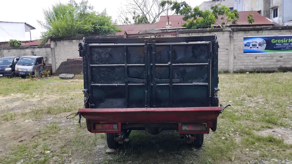 MITSUBISHI L 300  PU
