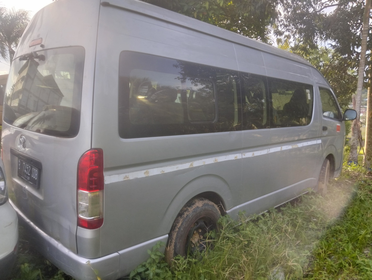 TOYOTA HI ACE