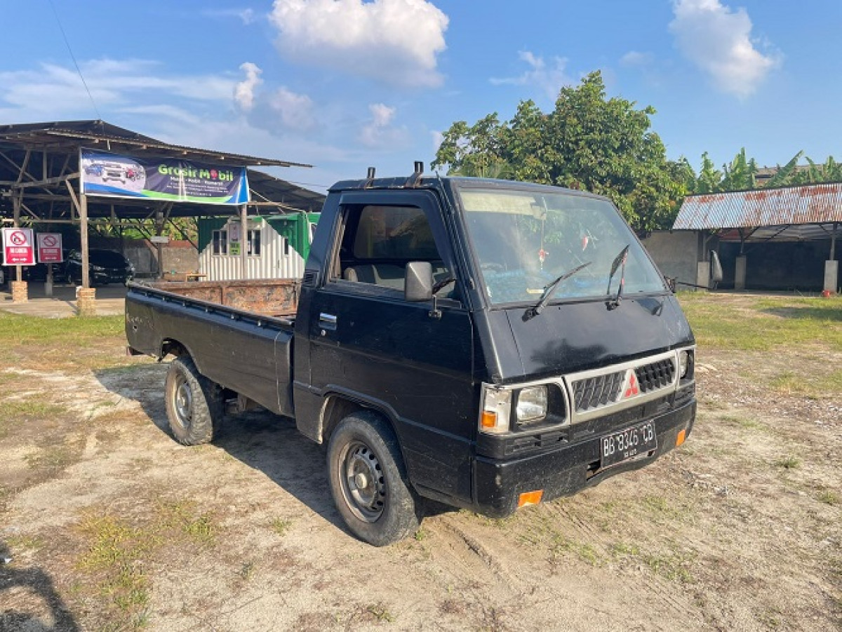 MITSUBISHI L 300  PU