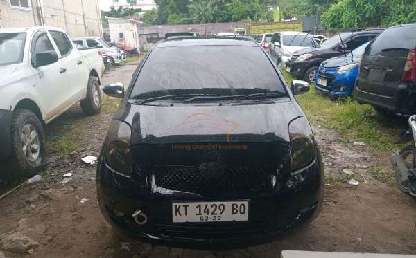 TOYOTA YARIS E