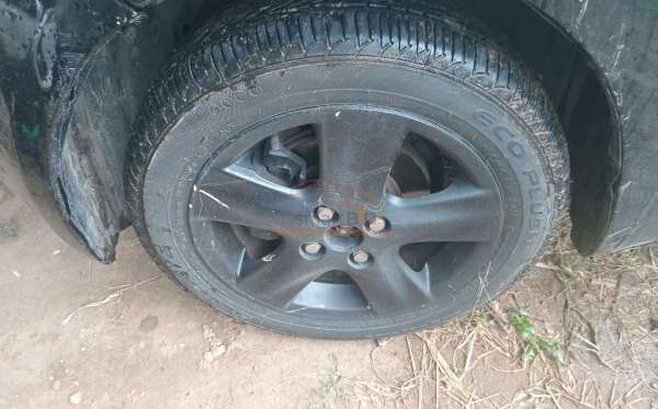 TOYOTA YARIS E