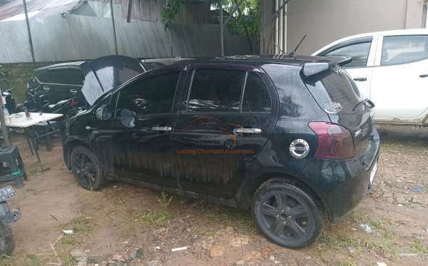 TOYOTA YARIS E