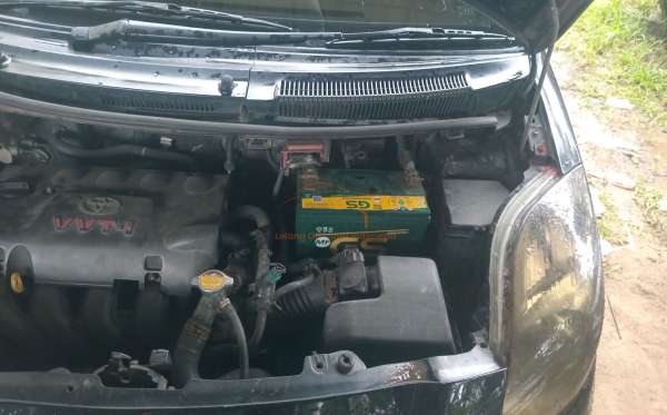 TOYOTA YARIS E
