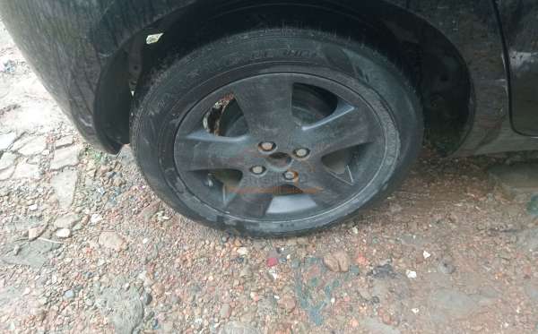 TOYOTA YARIS E