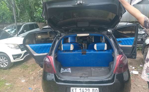 TOYOTA YARIS E
