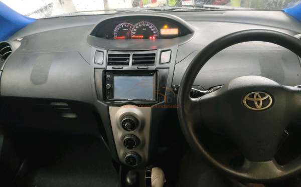TOYOTA YARIS E