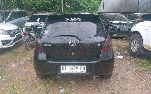 TOYOTA YARIS E
