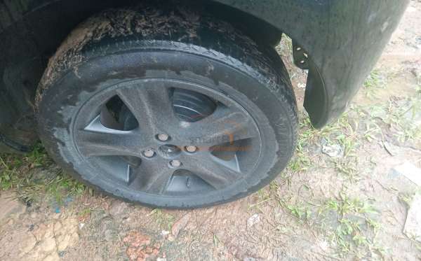 TOYOTA YARIS E