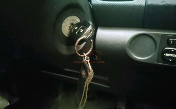 TOYOTA YARIS E