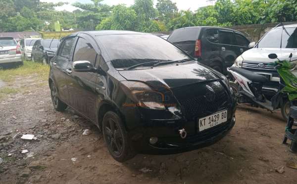 TOYOTA YARIS E