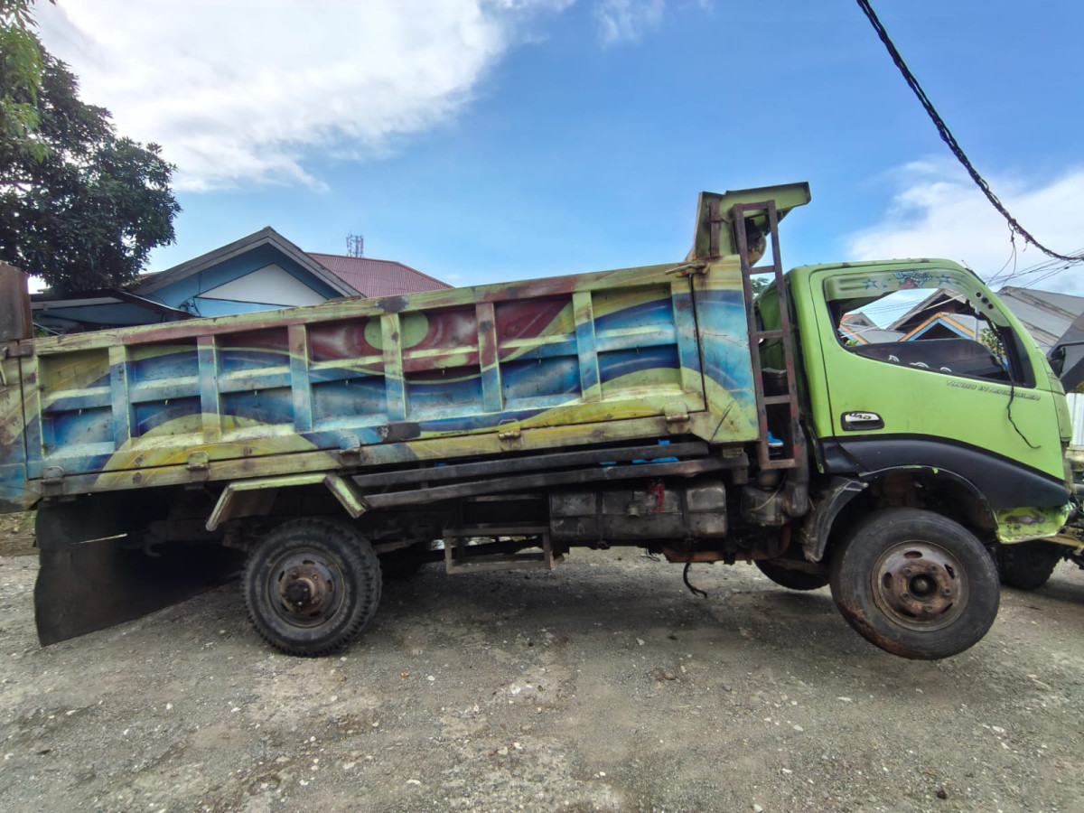 HINO  DUTRO  130HD