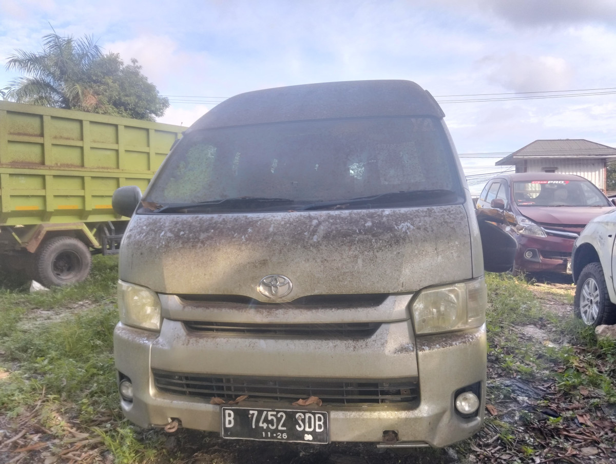 TOYOTA HI ACE