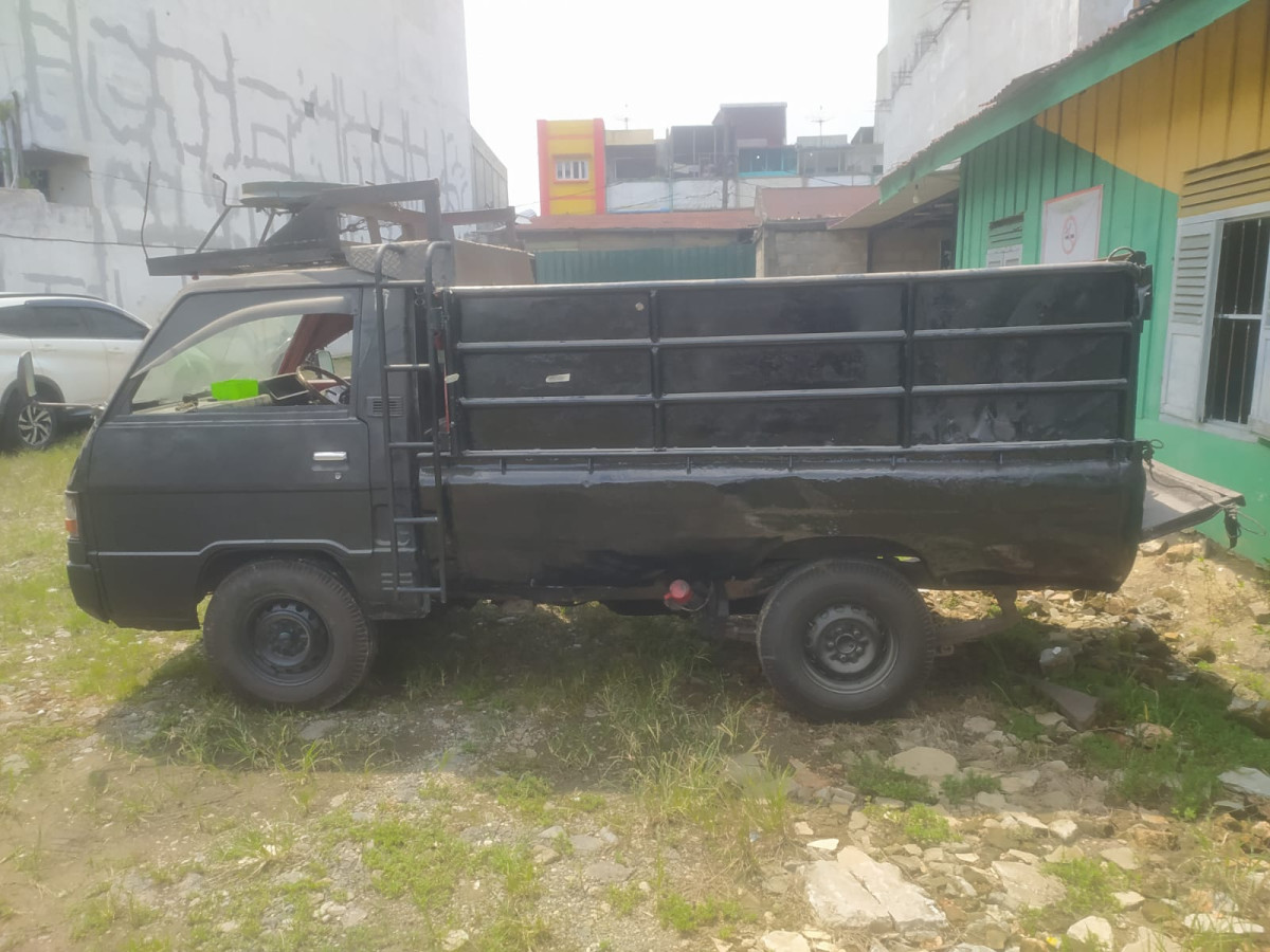 MITSUBISHI L 300  PU