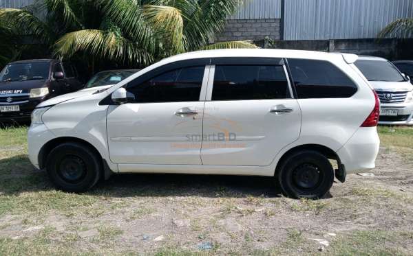 DAIHATSU XENIA