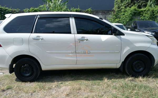 DAIHATSU XENIA