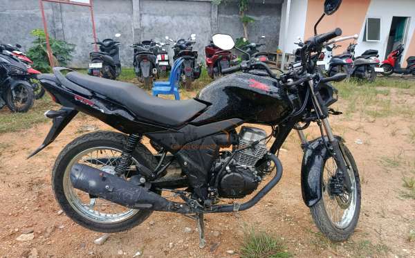 HONDA CB 150 Verza