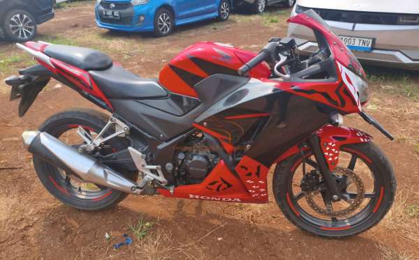 HONDA CBR 150 R