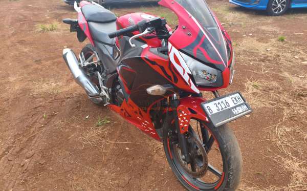 HONDA CBR 150 R