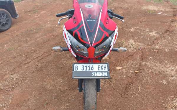 HONDA CBR 150 R