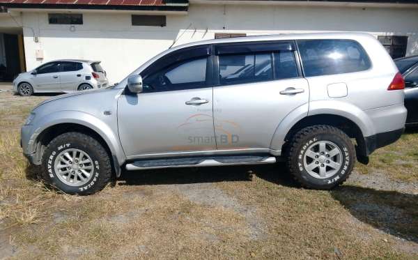 MITSUBISHI PAJERO SPORT 2.5L GLX (4X4)