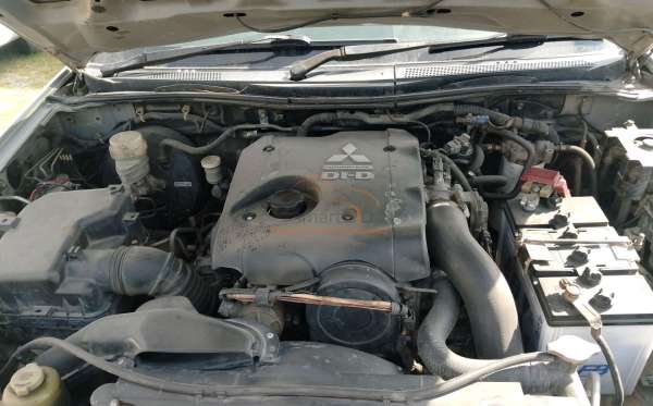 MITSUBISHI PAJERO SPORT 2.5L GLX (4X4)
