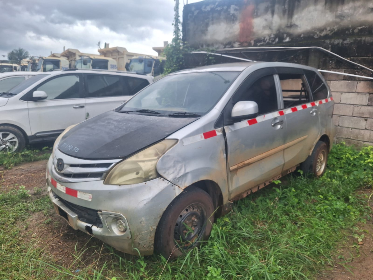 DAIHATSU  XENIA
